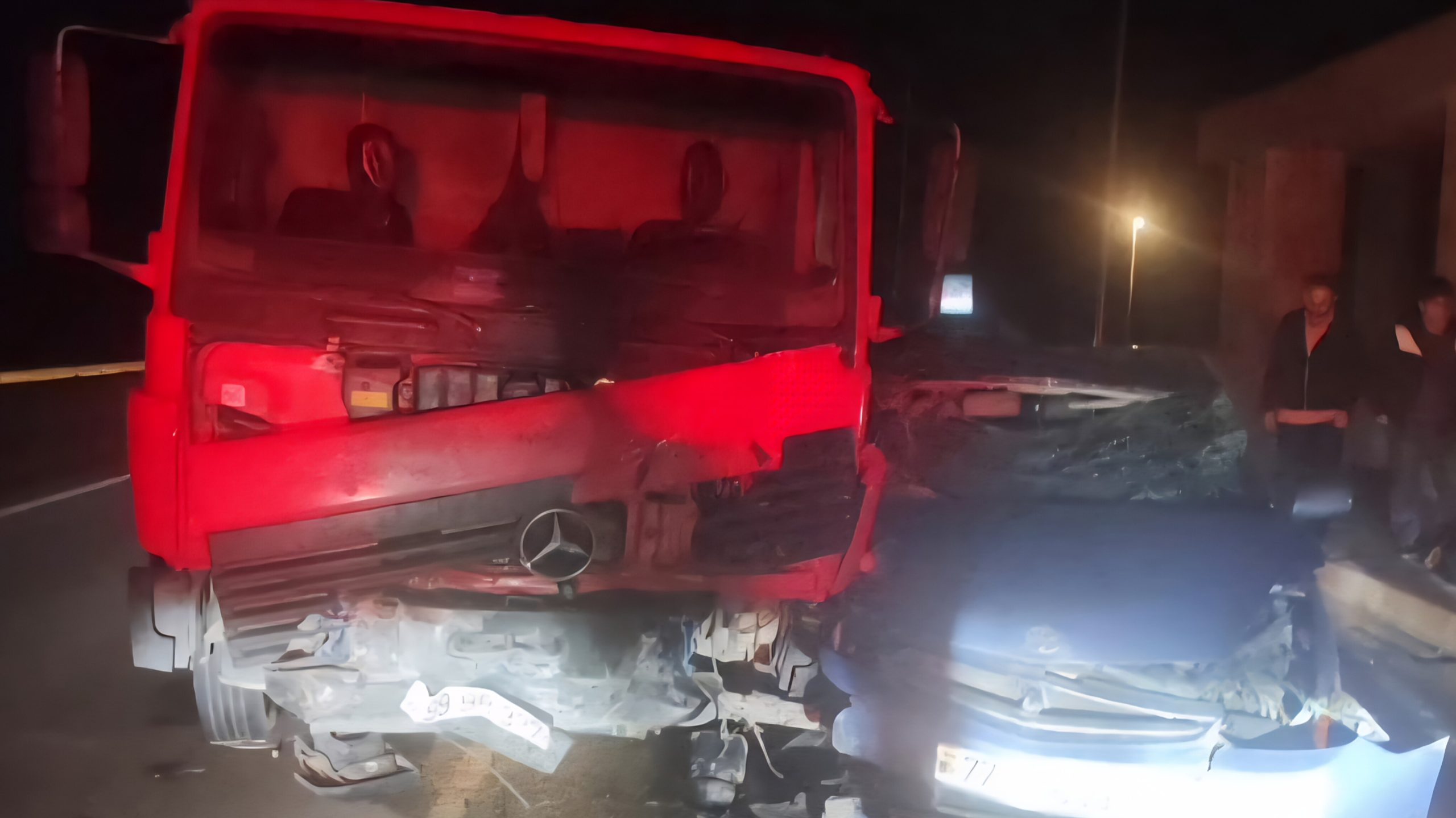 “Yol ver” nişanına məhəl qoymadı, yük avtomobili ilə toqquşdu…