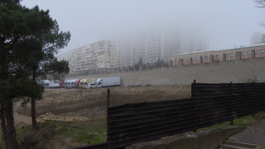 “Etibarlı” MTK-da vətəndaşlardan şikayət: 290 saylı məktəbin idman meydançasına giriş bağlandı -Video