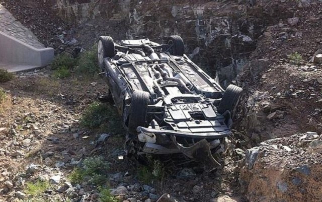 Qusarda “Mercedes” dərəyə aşdı – 5 nəfər yaralandı