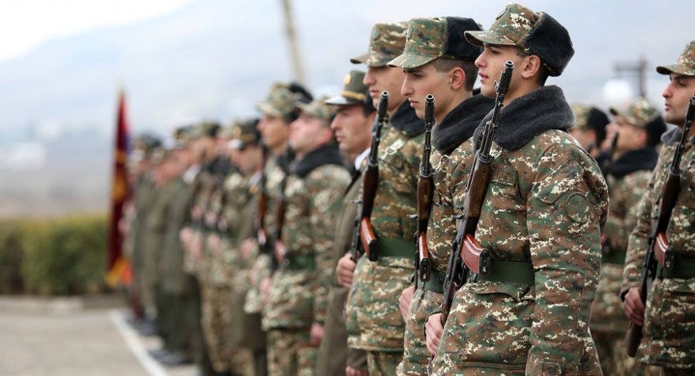 Ermənistanda hərbi hissədə bıçaqlanma hadisəsi oldu, üç hərbçi yaralandı