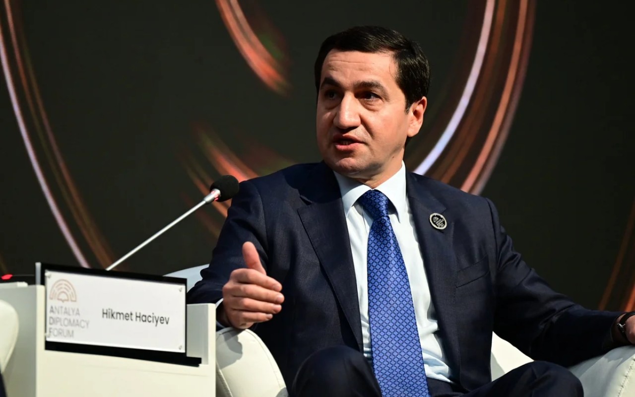 Sülh üçün təşəbbüslər yalnız kağız üzərində qalmamalıdır – Hikmət Hacıyev