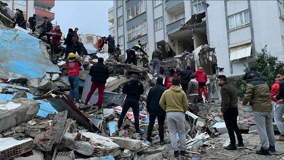 Çində güclü zəlzələ: Ondan çox bina uçdu, ölənlər var – VİDEO