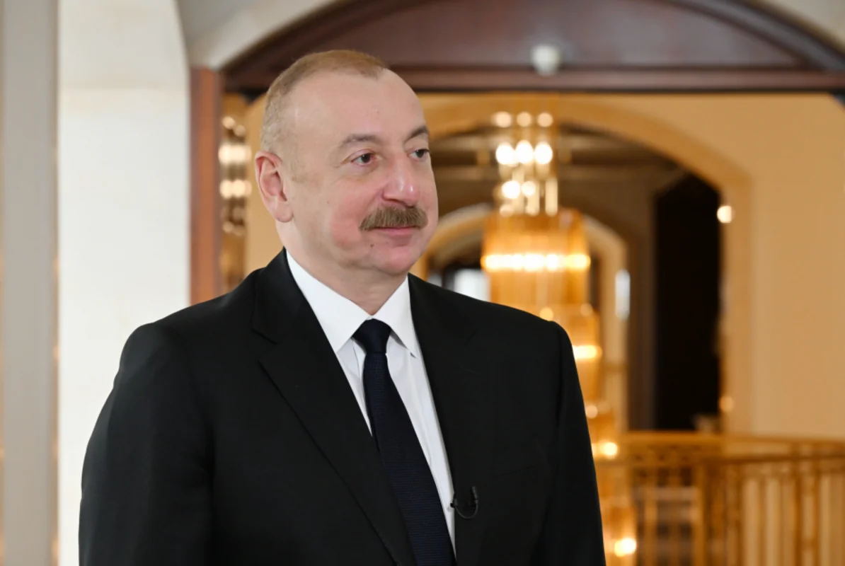 İlham Əliyev “ADEX 2026” və “Securex Caspian” sərgiləri ilə tanış olub