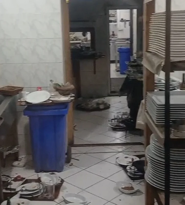 Bakıda “Sherlock’s” restoranı antisanitar vəziyyətdə fəaliyyət göstərir